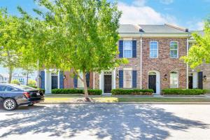 945 Rosencrans Ln.